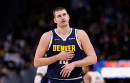Nikola Jokic pris par la patrouille anti-flopping
