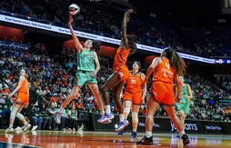 Breanna Stewart écœure le Sun