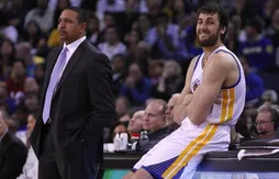 Toujours le “grand amour” entre Andrew Bogut et Mark Jackson…