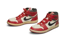 La première paire d’Air Jordan portée par Michael Jordan devient la sneaker la plus chère de l’histoire