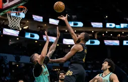 Un Evan Mobley record porte les Cavaliers face aux Hornets