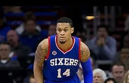 Brett Brown doit-il donner plus de temps de jeu à K.J. McDaniels ?