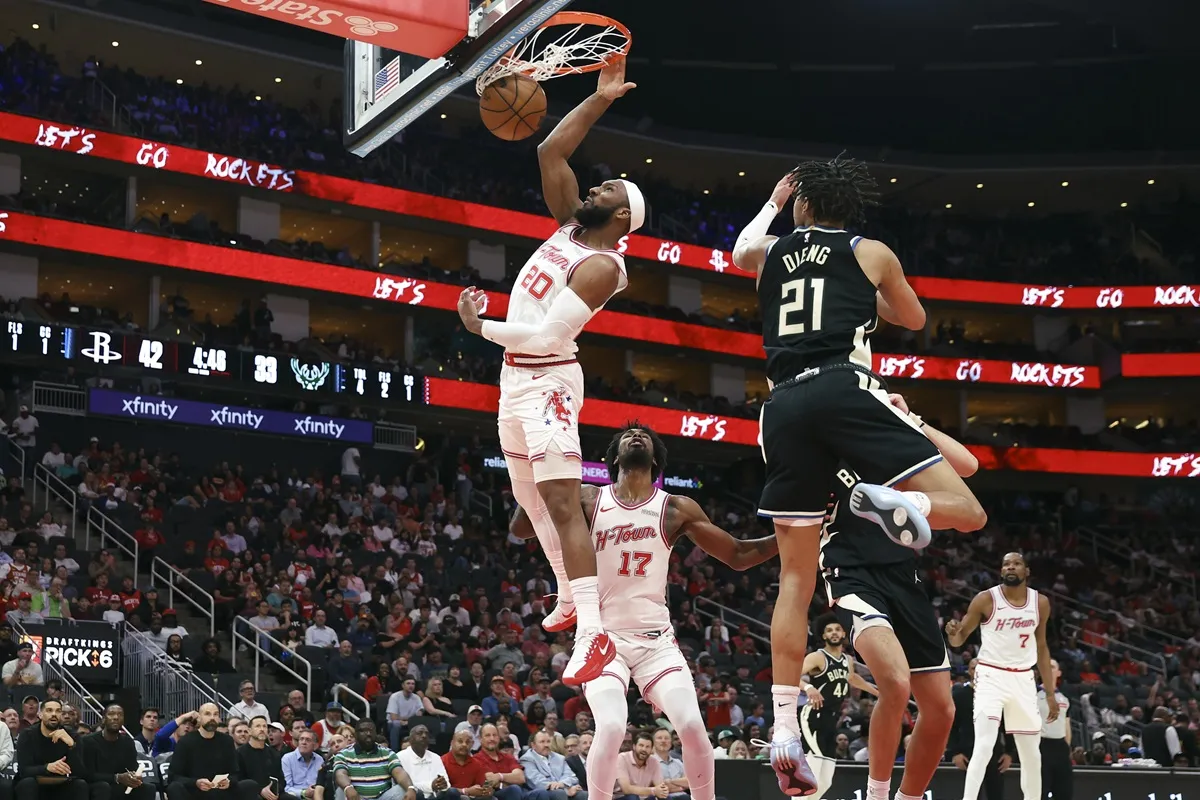 Josh Okogie (Rockets) contre les Bucks