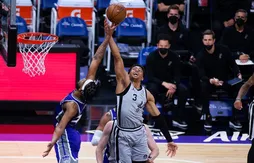 Défaits par les Spurs, les Kings s’accrochent à leur mince espoir de “play-in”