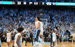 Victoire à la dernière seconde, terrain envahi, polémique… North Carolina – Duke dans toute sa démesure