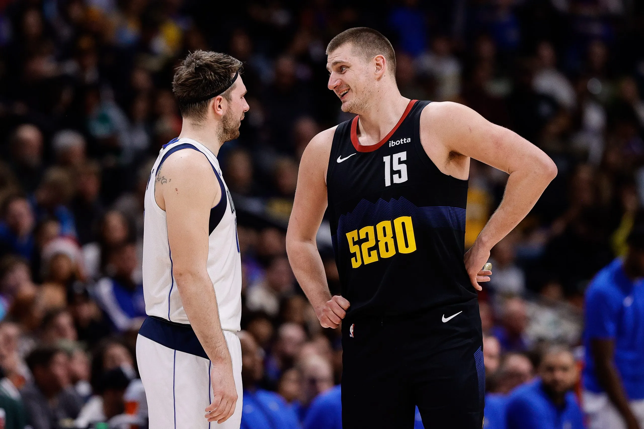 Nikola Jokic et les Nuggets dominent les Mavericks