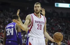 Donatas Motiejunas a préféré les Spurs aux Nuggets