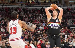 Avec un grand Nikola Jokic, les Nuggets se relancent à Chicago