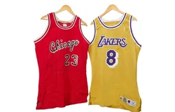 Les premiers maillots de Michael Jordan et Kobe Bryant vendus plus de 20 millions de dollars ?