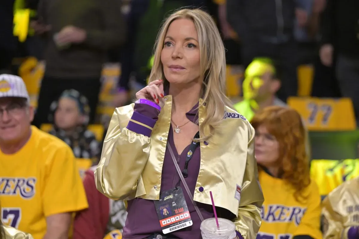 jeanie buss lakers