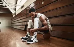 Under Armour : noir et blanc élégant pour la Curry 6