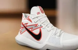 Nike : Kyrie Irving se prend pour John Travolta !