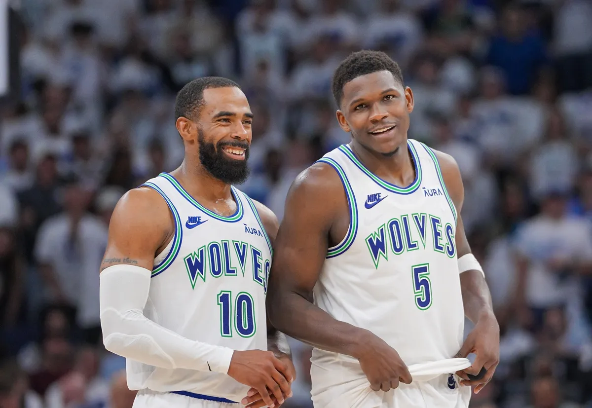 Mike Conley et Anthony Edwards Wolves