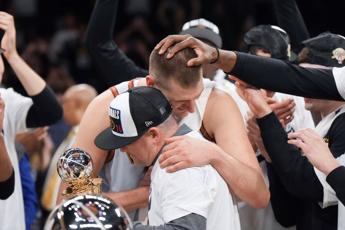 Nikola Jokic et Mike Malone
