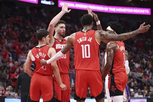 Les Rockets toujours en vie !