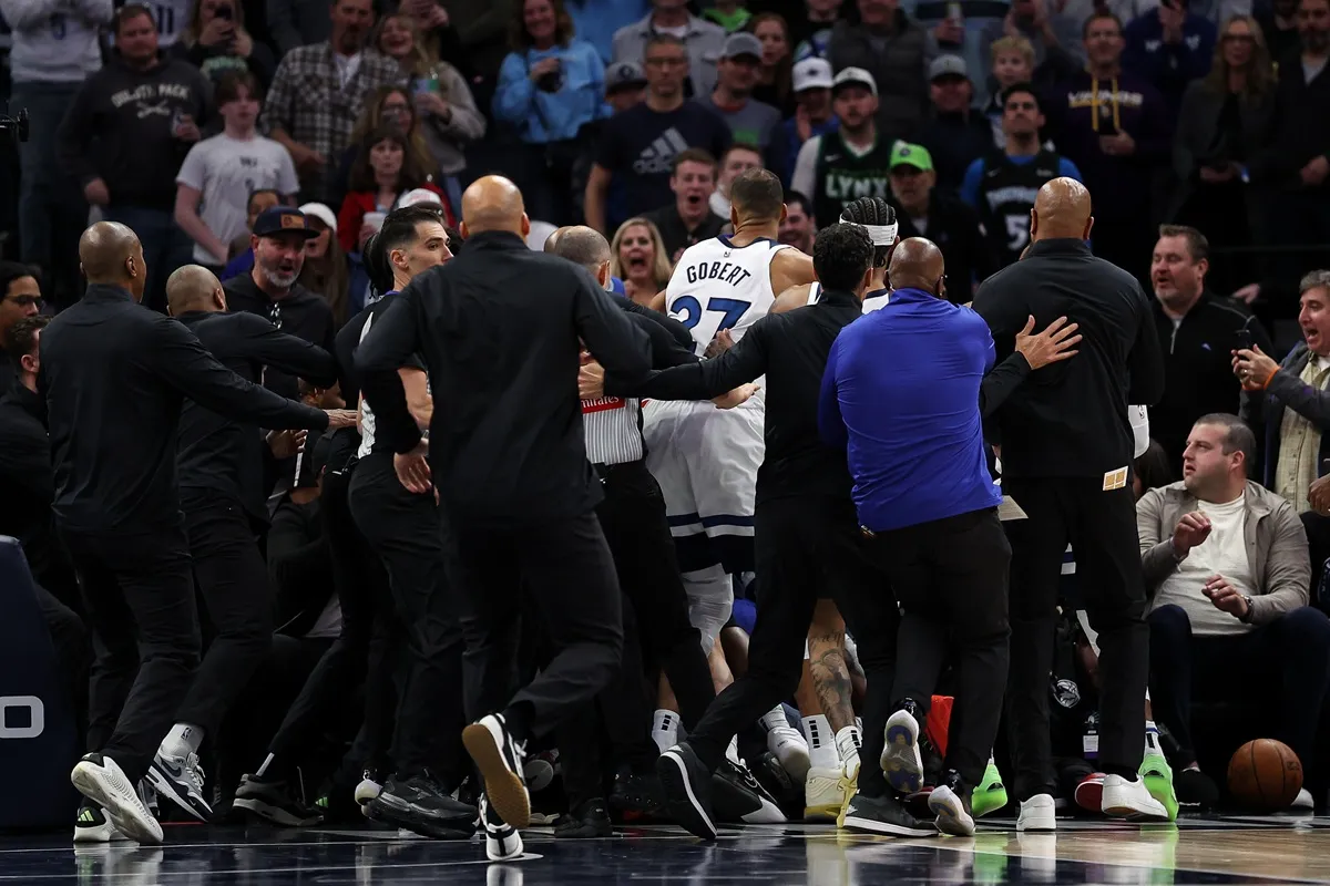 Wolves Pistons bagarre