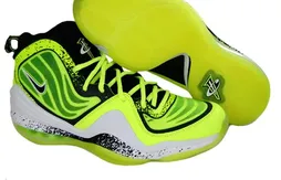 Nike : la Penny V passe au fluo