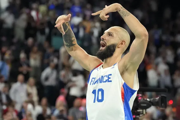 Evan Fournier avec les Bleus : « Je veux profiter de mes derniers instants avec ce maillot »