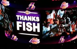 Le Staples Center rend hommage à Derek Fisher