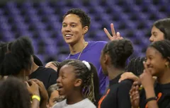 À 34 ans, Brittney Griner se décide à tester le marché