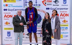 À 12 ans, Mohamed Dabone (2m08) fait déjà tourner les têtes !