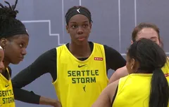 Dominique Malonga enflamme l’entraînement de Seattle avec un premier dunk