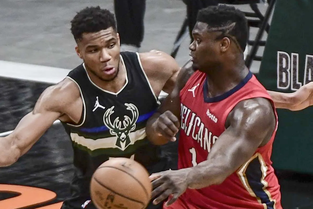 Zion Williamson et Giannis Antetokounmpo lors du match Pelicans - Bucks