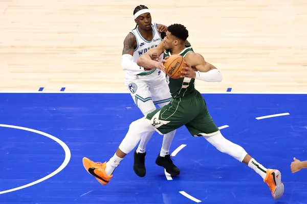 Pour récupérer Giannis Antetokounmpo, les Wolves devront lâcher Jaden McDaniels