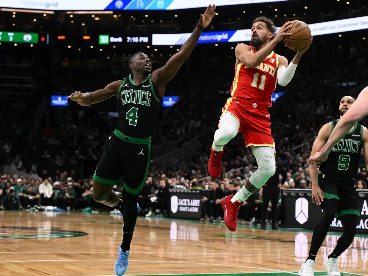 Jrue Holiday face à Trae Young