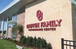L’ancienne faculté de Blake Griffin ouvre le Griffin Family Performance Center