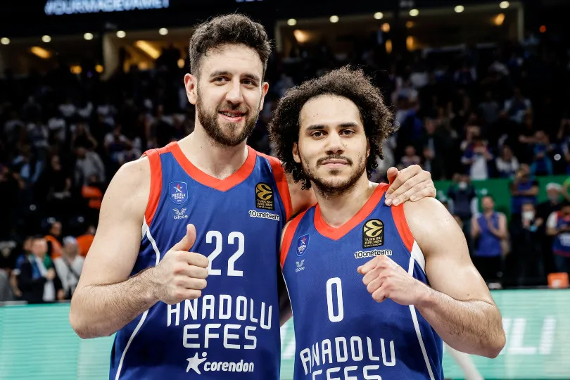 Vasilije Micic et Shane Larkin