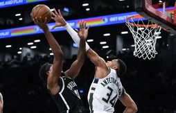 Le pivot Giannis Antetokounmpo finit les Nets