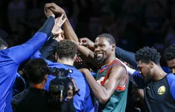 Le maillot de Shawn Kemp sur le dos, Kevin Durant enflamme Seattle