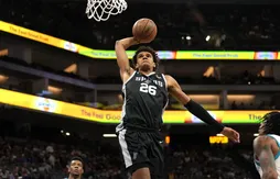 Dominick Barlow garde son “two-way contract” chez les Spurs