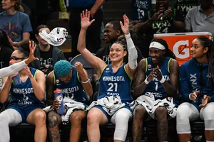 Kayla McBride en mode sniper face aux Wings : 43 points avec un record WNBA à 3-points !