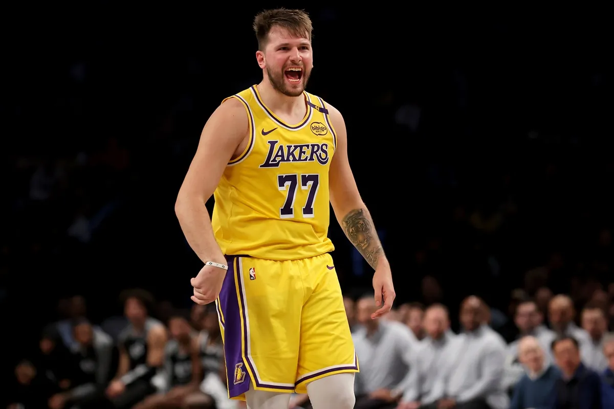 Luka Doncic (Lakers) contre les Nets