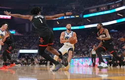 Pour son retour, Stephen Curry rate le tir de la gagne face aux Rockets