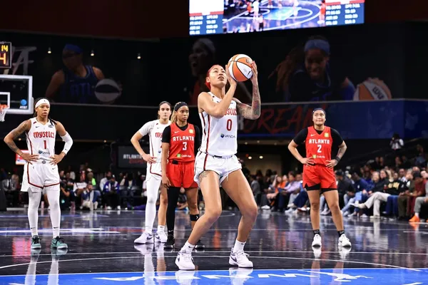 Le Dream d’Angel Reese surpris par les Mystics