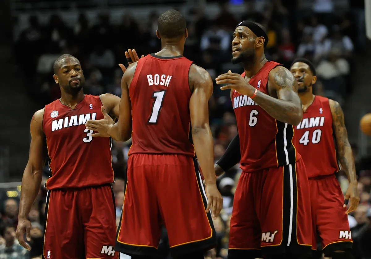 Le position-less Miami Heat avec Dwyane Wade, Chris Bosh, LeBron James et Udonis Haslem