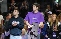 Le rookie Alex Toohey va découvrir le vestiaire des Warriors