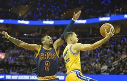 Invaincu avec les Cavaliers, Kyrie Irving observe à distance les difficultés des Warriors
