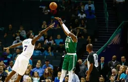 Kyrie Irving se fait plaisir face aux Hornets