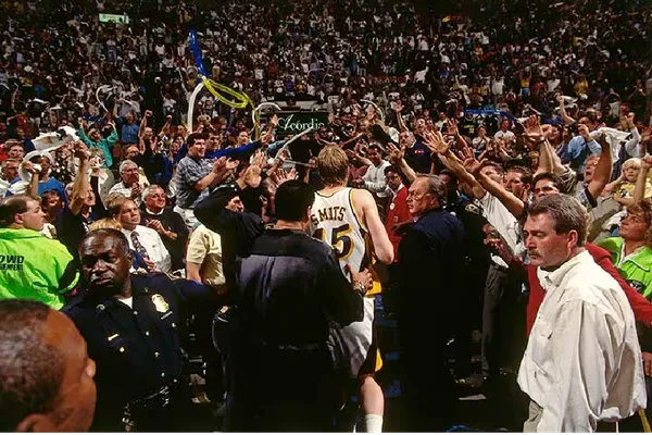Le 29 mai 1995, Rik Smits conclut au buzzer une fin de match d’anthologie contre le Magic