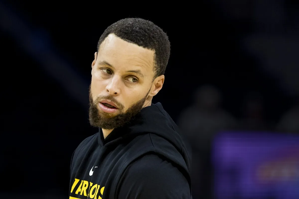 Stephen Curry avant un match des Warriors contre les Raptors