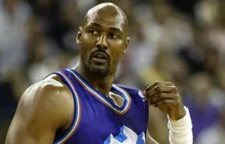 Le 7 avril 1998, le papy Karl Malone fait de la résistance avec 56 points contre Golden State