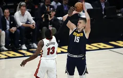 L’adresse à 3-points de Nikola Jokic rajoute de la pression sur la défense du Heat