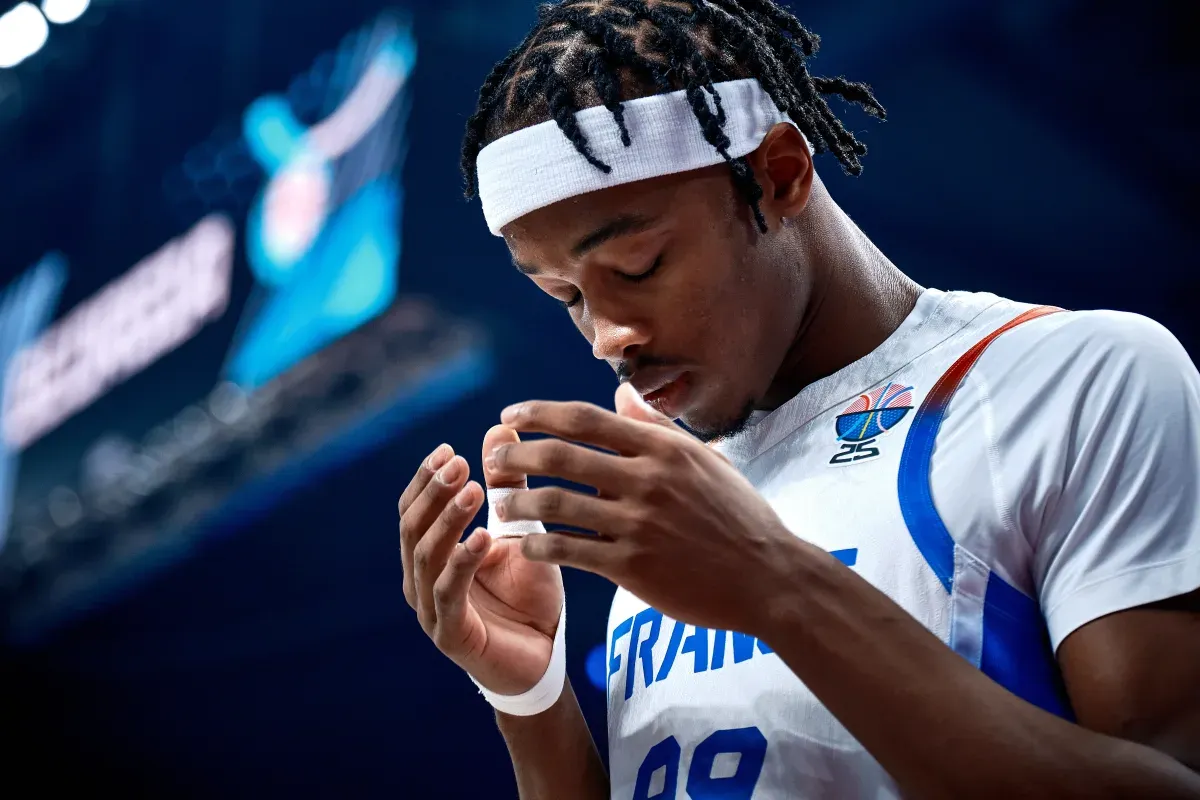 Bilal Coulibaly (France) contre la Géorgie lors de l'Euro 2025 (crédit photo : FIBA)
