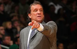 Wolves : Sam Mitchell promu coach en attendant le rétablissement de Flip Saunders