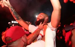 Evan Fournier accueilli en “rock star” en Grèce !
