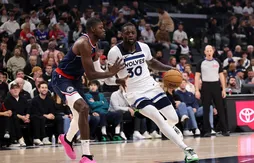 Les Wolves écrasent les Clippers !